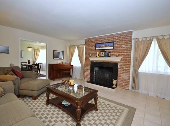 2nd image of 3719 S Braeswood Blvd
