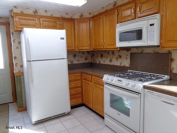 3rd image of 319 Logan Blvd