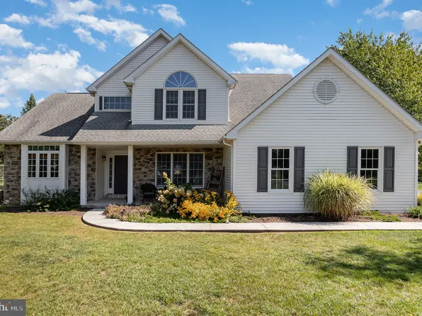 208 Putters Cir, Dillsburg, PA 17019