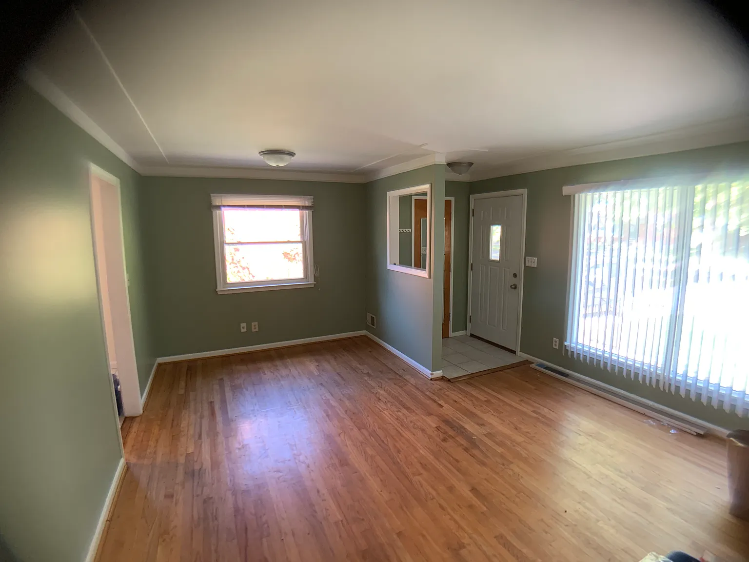 3 bed, 1188 sqft, $1,800 — Photo 2
