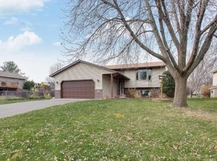 2316 Helena Rd N, Oakdale, MN 55128