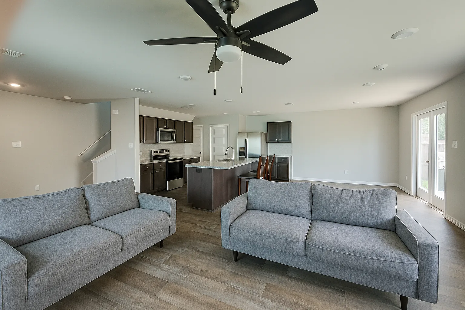 4 bed, 1992 sqft, $2,350 — Photo 2