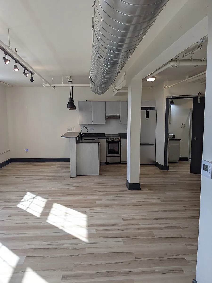 Building Photo - 210 East St #106
