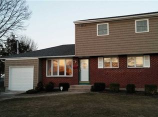 323 W 6th St, Deer Park, NY 11729