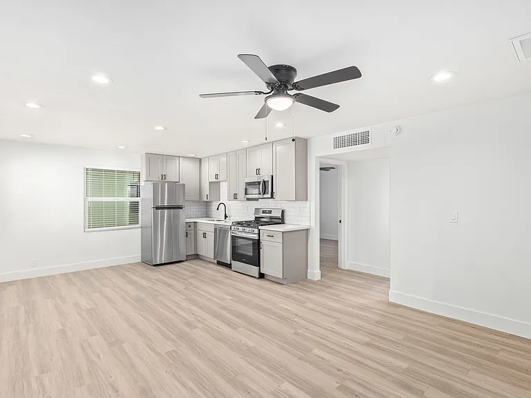 498 N Arizona Ave #5 — Photo 22