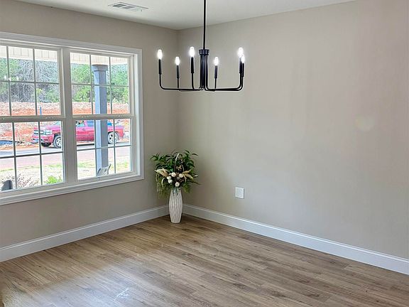 5th image of 206 Sutton Dr