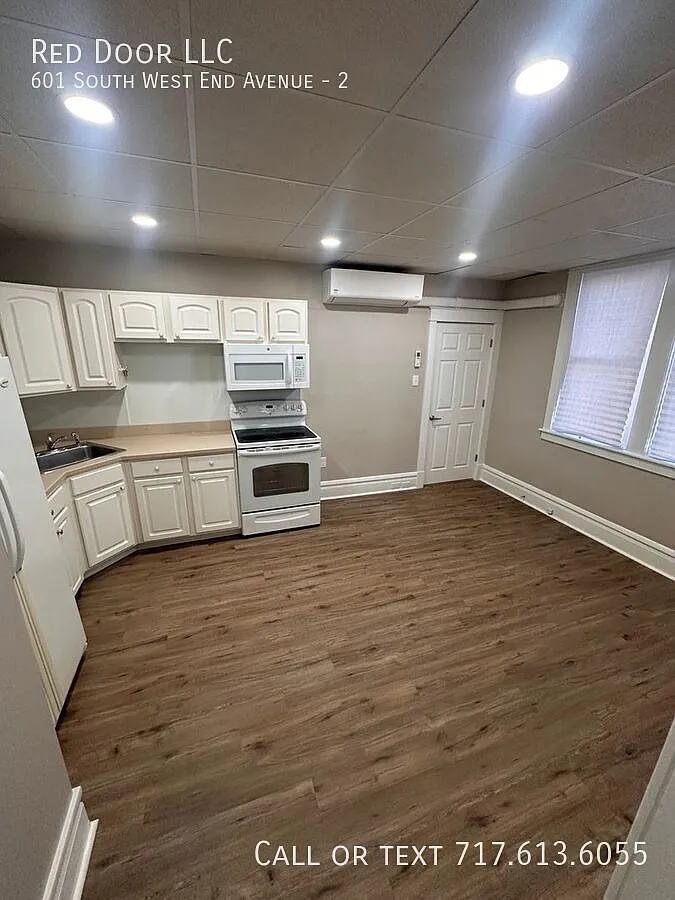 Renovated one bedroom in the heart of Lancaster — Photo 1