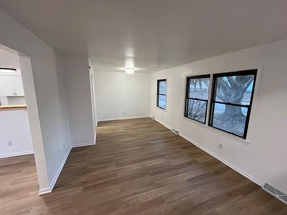 3rd image of 1111 SW Mission Pl