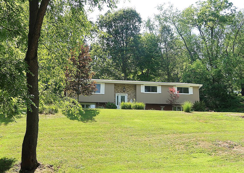 1st image of 131 Lake Dr