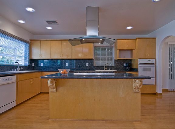 5th image of 5351 Yolanda Ave