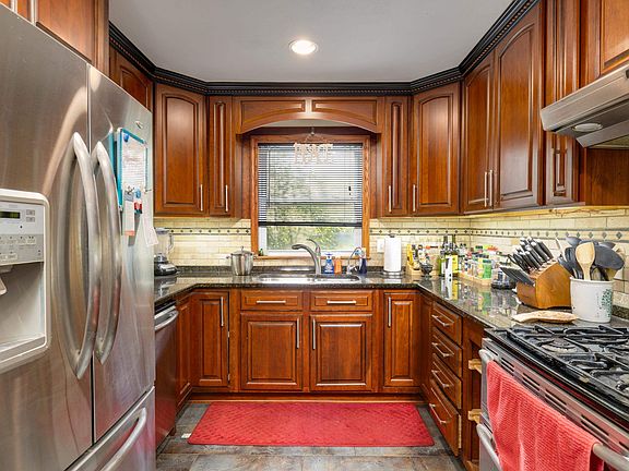 4th image of 2703 Westchester Cir