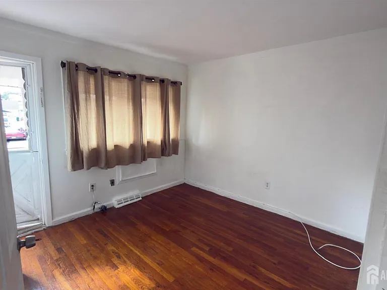 690 W Side Ave — Photo 12