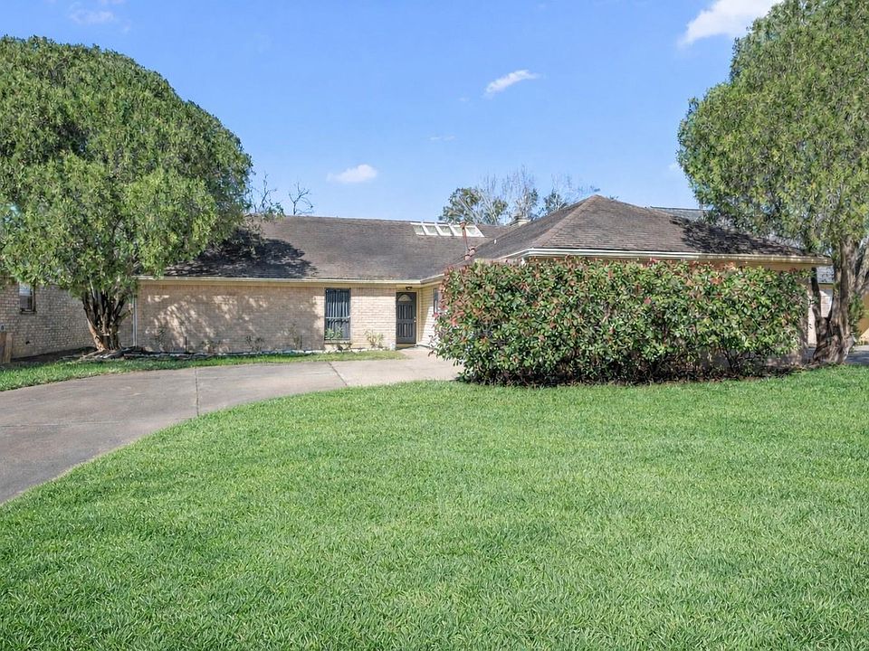 1st image of 810 Hidden Canyon Rd