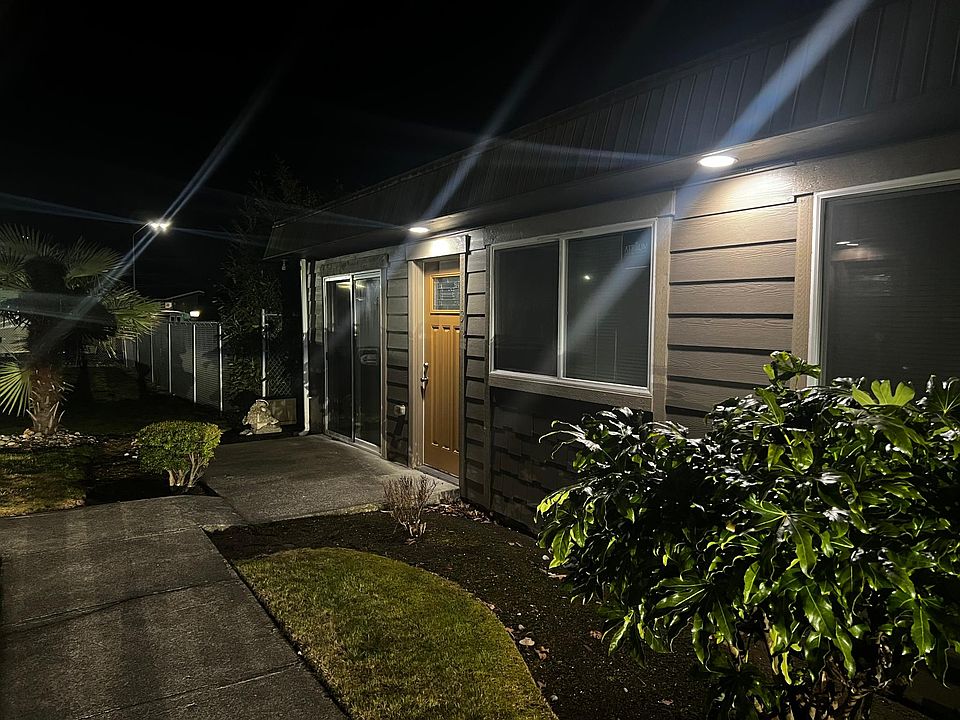 1st image of 300 E Whidbey Ave #B2