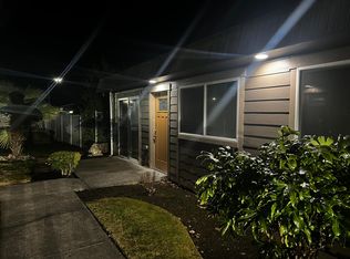 300 E Whidbey Ave #B2, Oak Harbor, WA 98277