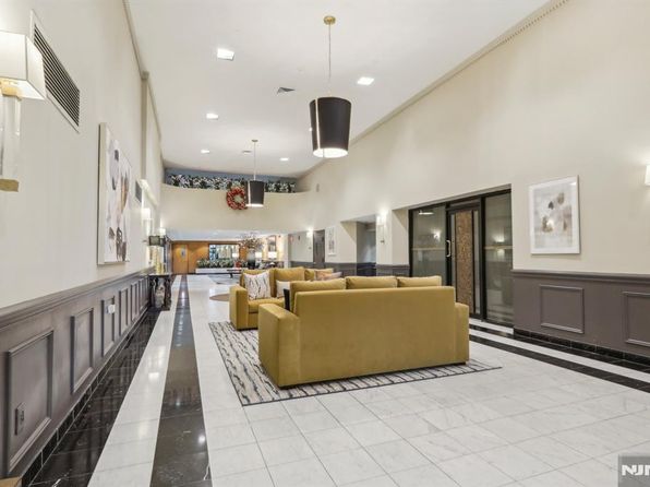 1265 15th St APT 10G, Fort Lee, NJ 07024