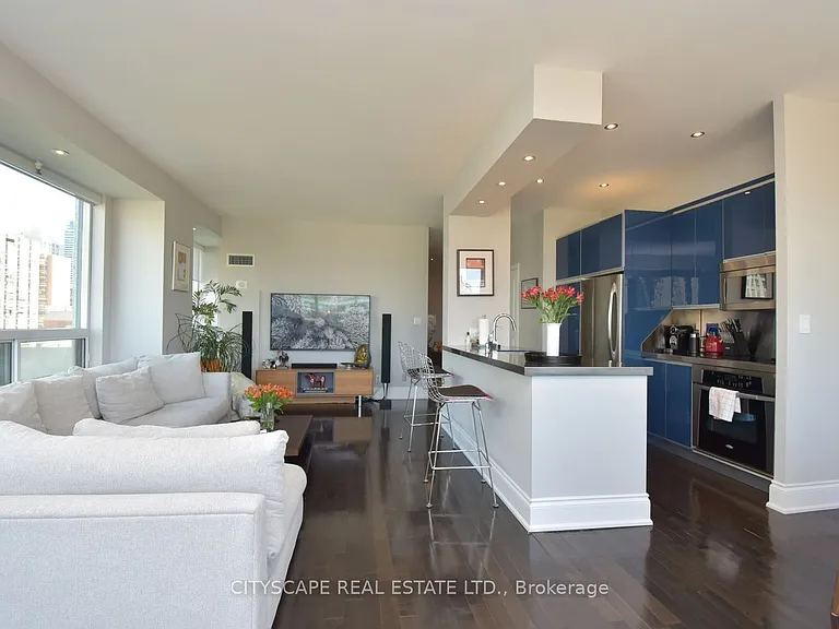 903 Bloor St W — Photo 9