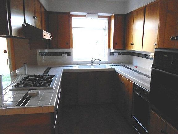 4th image of 1128 Eastview Dr