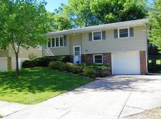 6409 Lincoln Ave, Windsor Heights, IA 50324