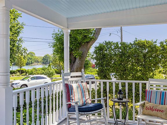 5th image of 171 Sterling St