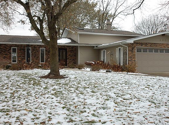3rd image of 301 Arrowhead Dr