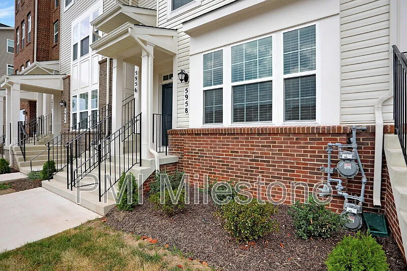 3 bed, 2.5 bath, 1600 sqft, $2,480 — Photo 4