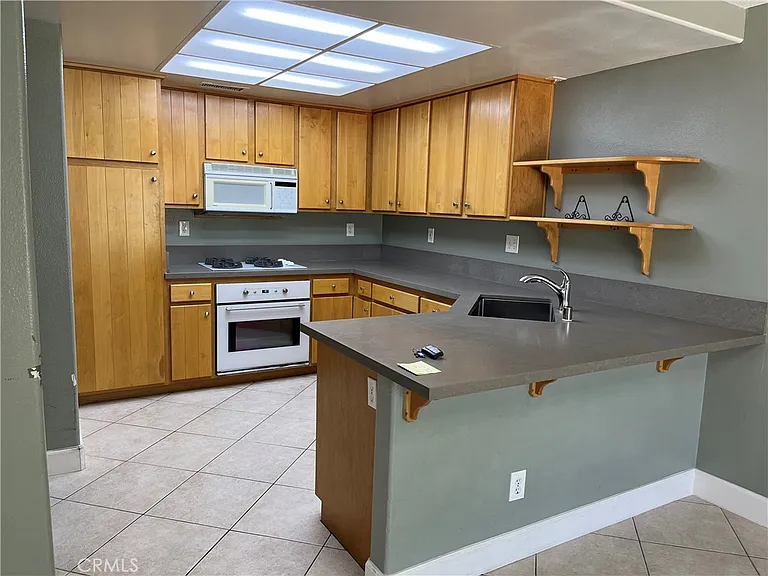 24305 Airporter Way — Photo 5