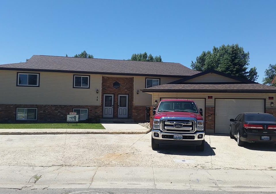 Front view with garage