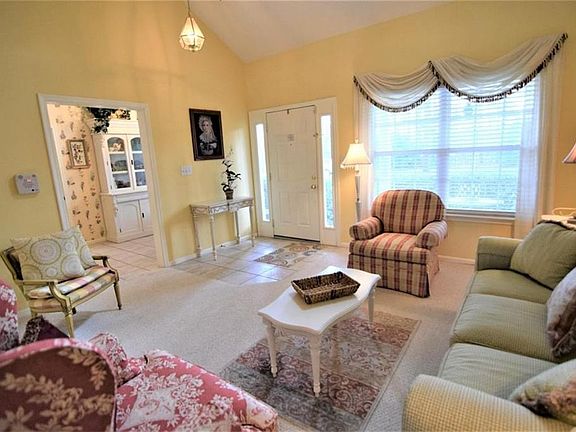 4th image of 12 Claiborne Dr