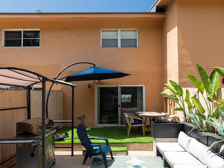 450 SE 7th St #232 — Photo 27