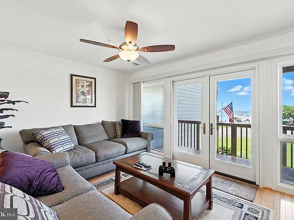 4th image of 21090 Sharp St #133