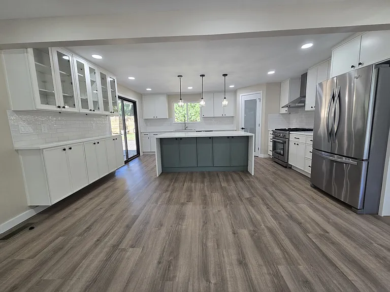 Chef's Modern Large Open Kitchen