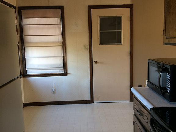 In Kitchen Facing Laundry