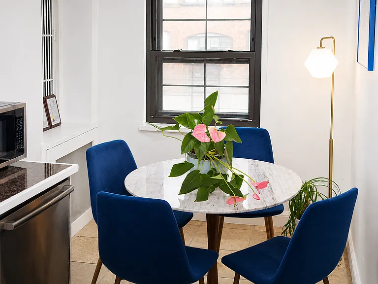 205 W 15th St #2HG — Photo 16
