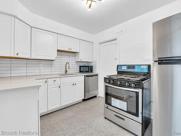 26333 Brush St — Photo 6