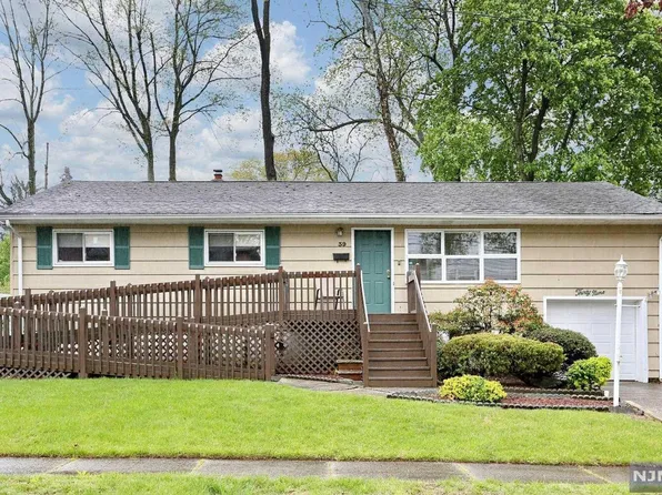 39 Cedar Rd, Dumont, NJ 07628