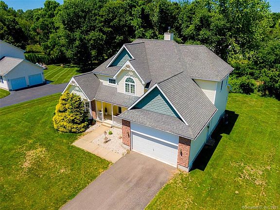4th image of 28 Bancroft Ln