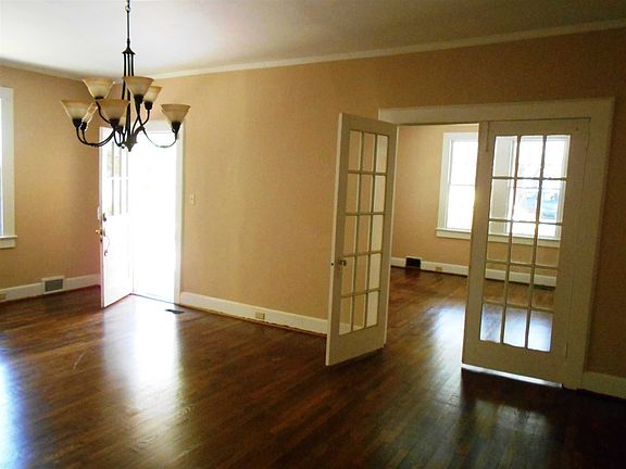4th image of 4915 Holmes Ave