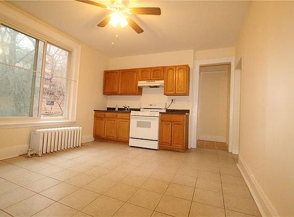 2nd image of 412 Warburton Ave