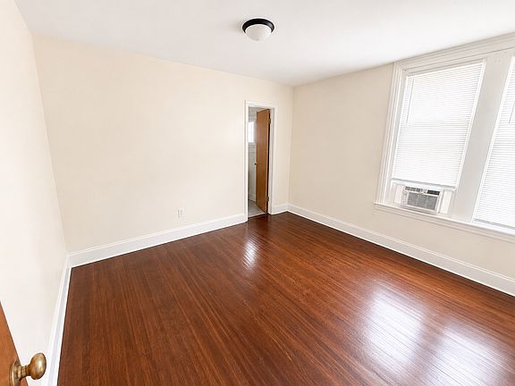 5th image of 267 Meigs St #1