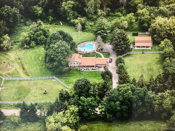 4101 Hough Rd, Dryden, MI 48428