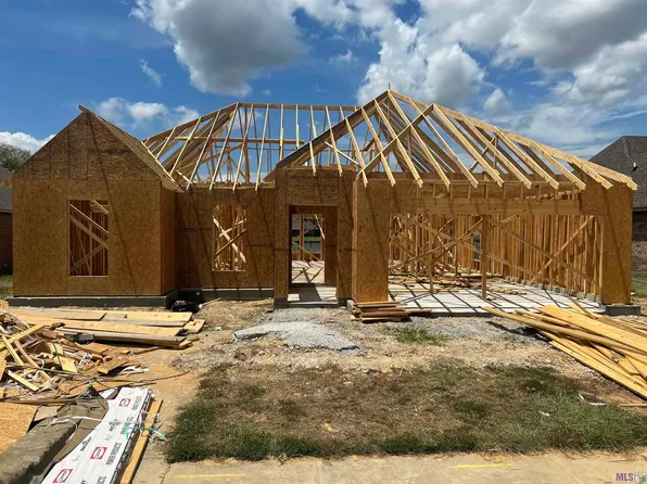 34153 Spring Lake Dr, Walker, LA 70785