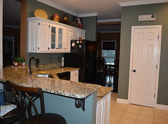 4th image of 305 River Wind Dr