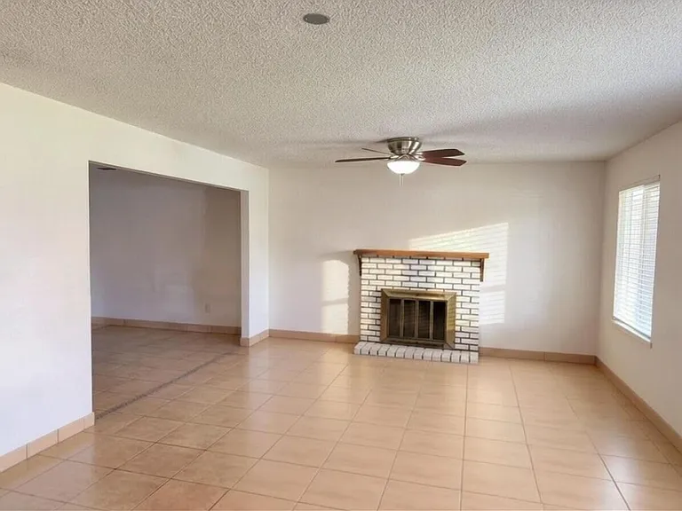 331 S Lotas St — Photo 3