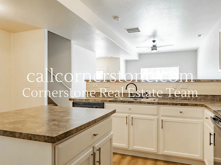 2138 Phillips Aly — Photo 3