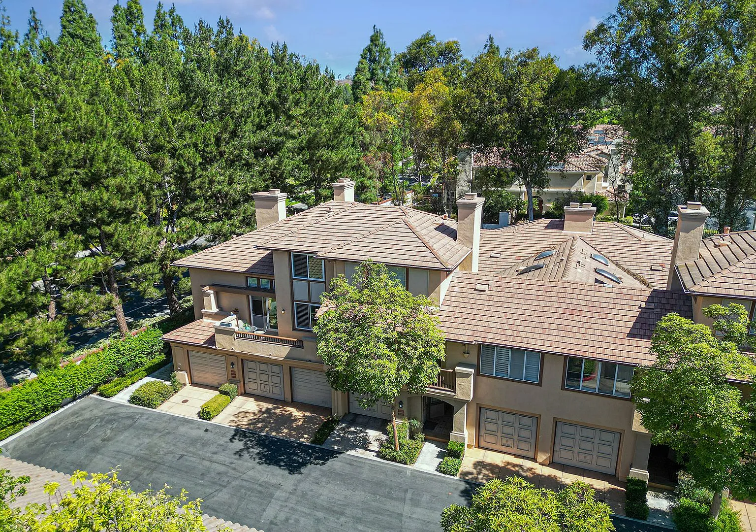 Bright & Private Corner-Unit Townhome in Tustin Ranch's Cantada Community — Photo 1