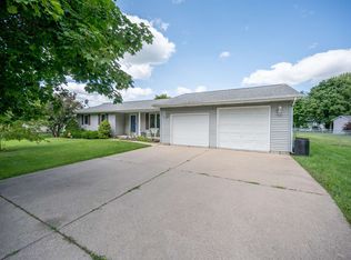 8755 Loxley Ln, Freeland, MI 48623