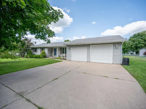 8755 Loxley Ln, Freeland, MI 48623