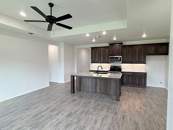 5th image of 813 Waylon Cir