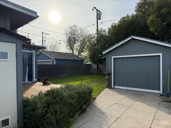 421 Holtby Rd, Bakersfield, CA 93304